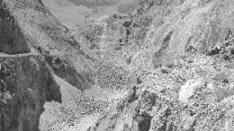 A view of the Martinez pit, looking west, with several veins of the system exposed in the highwall. This year Metallic has excavated a decline at Martinez to evaluate these veins and prepare for possible mining.
