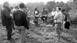 Rio Narcea CEO Alberto Lavandeira (right foreground, in checkered shirt) discusses the Salave project with analysts in front of one of two Roman-era open pits that exploited the deposit's mineralized oxide cap.