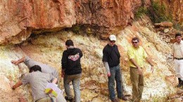 Yamana Gold Exploration director Evandro Cintra (second from right) makes a point about structural control at the Sao Vicente open pit in Mato Grosso.