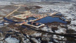 DE BEERSDe Beers' Victor project (pictured) in the James Bay Lowlands of northern Ontario calls for the development of a 7,000-tonne-per-day (2.5 million tonnes per year) open-pit mine and on-site kimberlite processing plant. The mine will produce as much as 630,000 carats annually over 12-13 years. Rising capital costs at Victor have not affected the startup date, which is slated for late 2008.