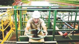 Working at Peak Gold's Amapari mine in Brazil. The company plans to merge with two other junior gold companies, Metallica Resources and New Gold.
