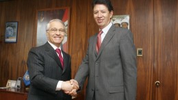 Peru's Minister of Energy & Mines, Pedro Sanchez Gamarra (right). Photo credit: ANDINA/MEM