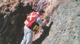 Geologist Brian Brewer studies copper mineralization at Pampa Poroma.