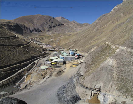 Milling and housing facilities Sociedad Minera Corona's Yauricocha silver-copper-lead-zinc mine in Peru. Photo by Dia Bras Exploration