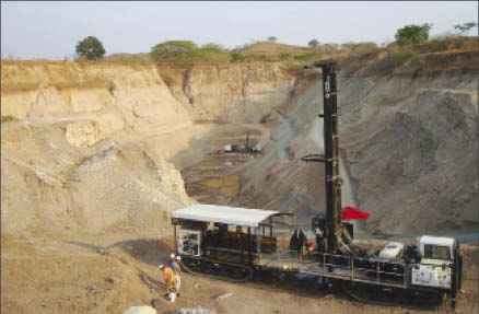 Drillers at work in the north end of the Taunis pit at Oro Mining's Trinidad gold project in Sinaloa, Mexico. Photo by Oro Mining