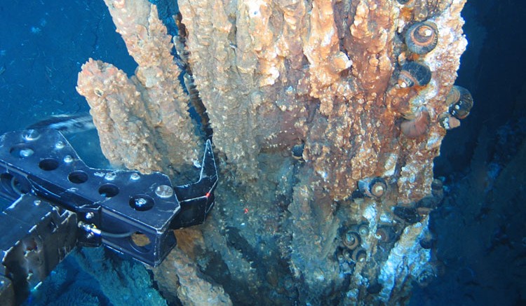 Underwater chimney sampling. Source: Nautilus Minerals