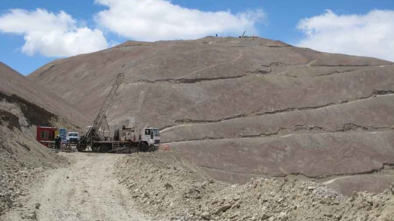 A drill site in the Lynx zone - with the Phoenix zone in the background - at Atacama Pacific Gold's Cerro Maricunga gold project in Chile. Credit: Atacama Pacific Gold.