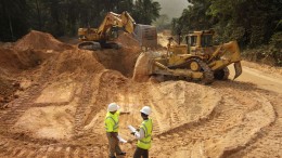 Workers oversee development at the Baomahun project in Sierra Leone. Source: Amara Mining