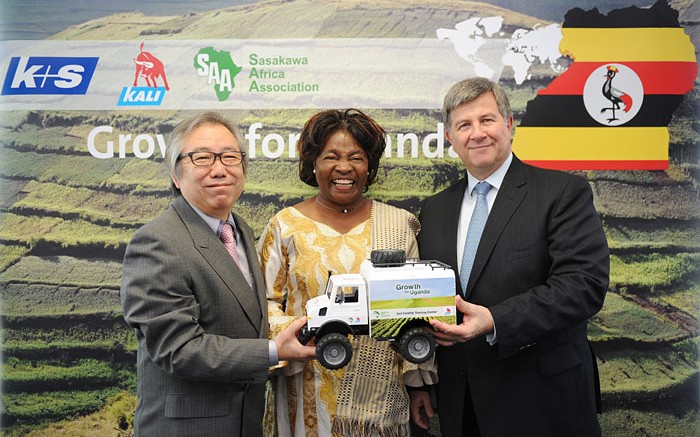 At the project launch announcement in Kassel, Germany, from left: Masaaki Miyamoto, executive director of Sasakawa Africa Association; Ruth Oniang'o, chairperson of Sasakawa African Association; and Norbert Steiner, CEO of K+S AG. Source: K+S AG