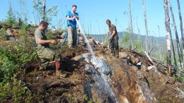 Workers washing a discovery outcrop at Goldstrike Resources' Plateau South gold project in the Yukon. Credit: Goldstrike Resources