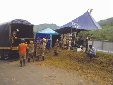 Workers unloading rods at a drill site at Colombian Mines and Teck Resources' Yarumalito gold-copper porphyry project in Colombia. Credit: Colombian Mines