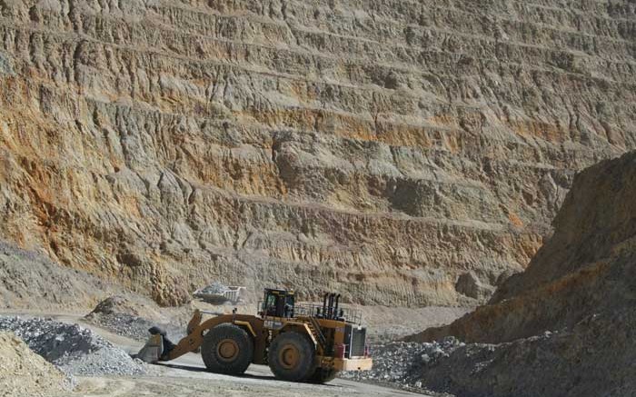 Machinery in the pit at Capstone Mining's Pinto Valley copper-moly mine, 125 km east of Phoenix, Arizona. Credit: Capstone Mining