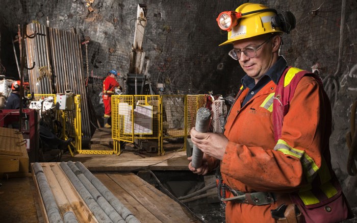 Geologist David Penna studies drill core at North American Palladium's Lac des Iles mine located in northwestern Ontario. Credit:  North American Palladium