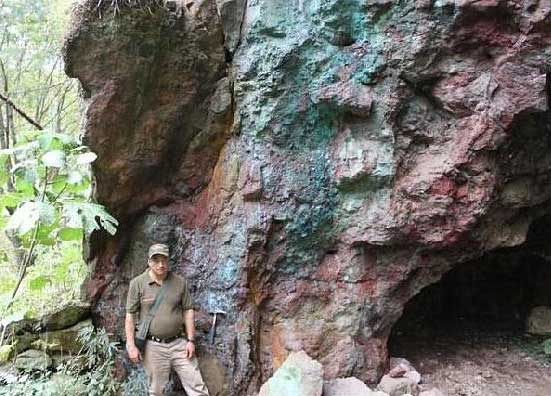 Copper mineralization at Source Exploration's  Las Minas gold-silver-copper project in east-central Mexico. Credit: Source Exploration