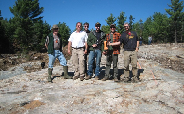 Ginguro Exploration personnel at the Eastern Reef paleo-placer gold deposit at Ginguro and Endurance Gold's Pardo gold project northeast of Sudbury, Ont., from left: director Doug Hunter; president and CEO Richard Murphy; chief financial officer Guy Mahaffy; and geologists Wesley Whymark, Winston Whymark and Peter van Walraven. Photo by John Cumming