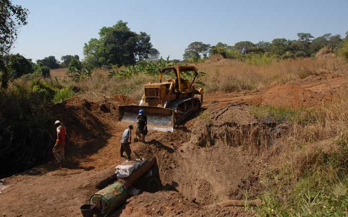 Workers recondition a road at El Nino Ventures' Kasala copper project in the Democratic Republic of the Congo. Credit: El Nino Ventures