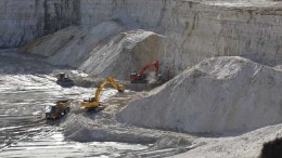 Machines at U.S. Silica's frac sand mine in Ottawa, Illinois. Credit: U.S. Silica