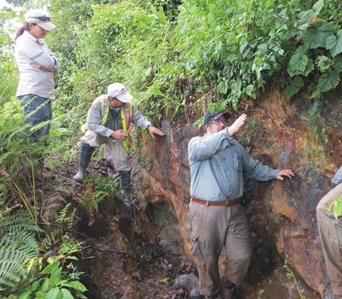 Calibre Mining president and CEO Greg Smith (right) at the Montes de Oro zone at the Siuna project in Nicaragua. Credit: Calibre Mining