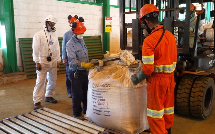 Workers load the first shipment of vanadium pentoxide from Largo Resources' Maracas mine in Brazil. Credit: Largo Resources