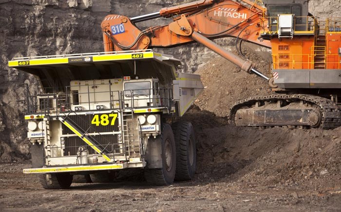 Loading a truck at Rio Tinto's Hunter Valley coal mine in Australia.  Credit: Rio Tinto