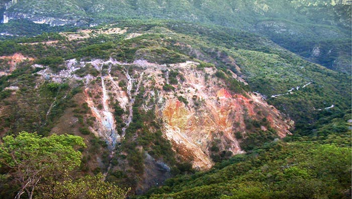 An outcrop at Chesapeake Gold's Metates gold property in northern Mexico. Credit: Chesapeake Gold