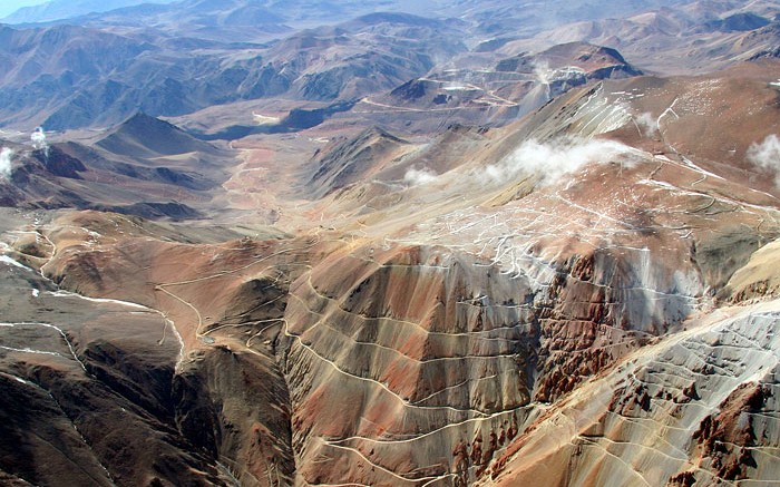 Barrick Gold's Pascua Lama project in the foreground  in Chile, with the Veladero mine in the background in Argentina. Credit: Barrick Gold