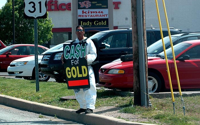 A gold buyer in Greenwood, Indiana.  Photo by Steve Baker.