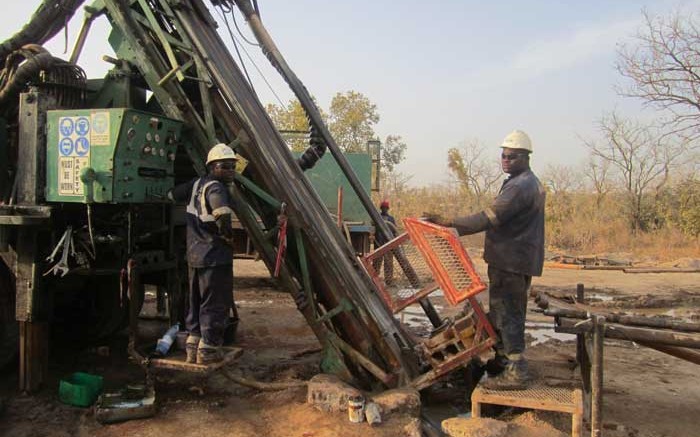 A drilling crew at the Fekola gold project in Mali. Credit: Papillon Resources