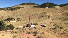 Drillers at work during Pilot Gold's 2015 drilling campaign in the historic Hamburg Pit area at the Goldstrike gold project, 56 km northwest of St. George, Utah. Credit: Pilot Gold