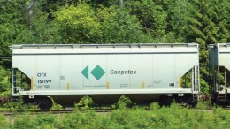 A Canpotex train heading west near Taft, British Columbia. Photo by M Nelson/Wikimedia Commons.