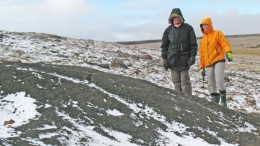 Grenville Thomas and North Arrow geologist Barbara Kupsch at the Q1-4 kimberlite at the Qilalugaq project in Nunavut.