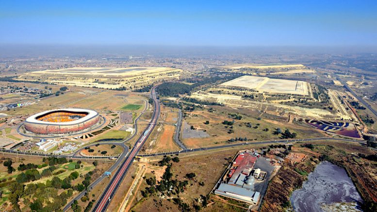 Material from DRDGOLD’s surface tailings deposits on the central and western Witwatersrand is fed to the Ergo plant (pictured here) via an extensive pipeline network. (Image courtesy of DRDGOLD.)