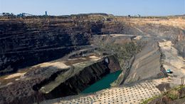 De Beers to spend $1 billion in Botswana mine expansion